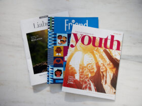 A partir de enero de 2021, la Iglesia reemplazará sus cuatro revistas actuales por tres revistas mundiales: Friend (para niños), For the Strength of Youth (para jóvenes) y Liahona (para adultos). Crédito: Reserva Intelectual, Inc.